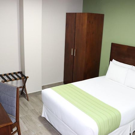 Hotel San Agustin Plaza Latacunga Exterior foto